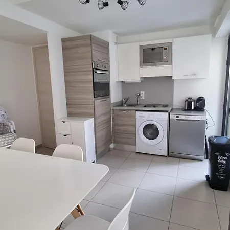 Magnifique Les Pieds Dans L'eau