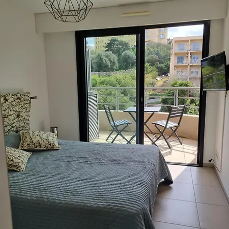 Magnifique Les Pieds Dans L'eau * פרופריאנו