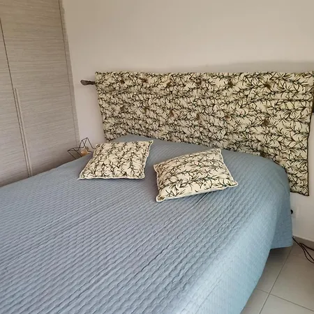 Magnifique Les Pieds Dans L'eau * פרופריאנו