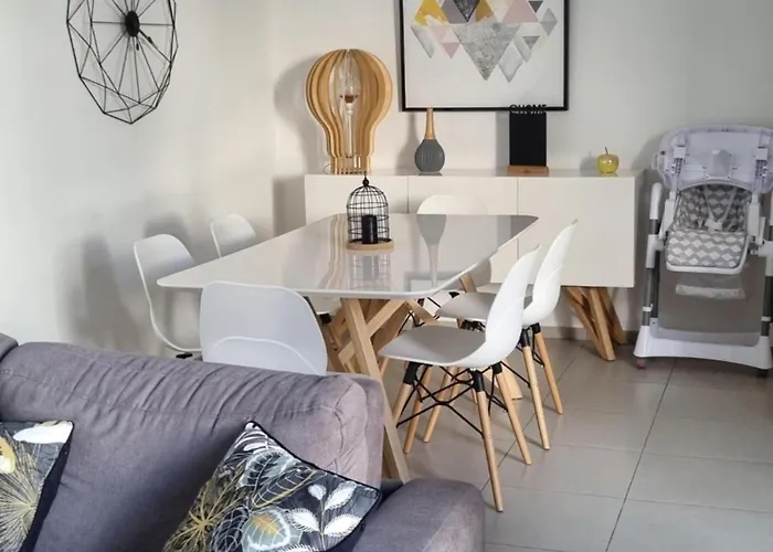 Magnifique Les Pieds Dans L'eau *