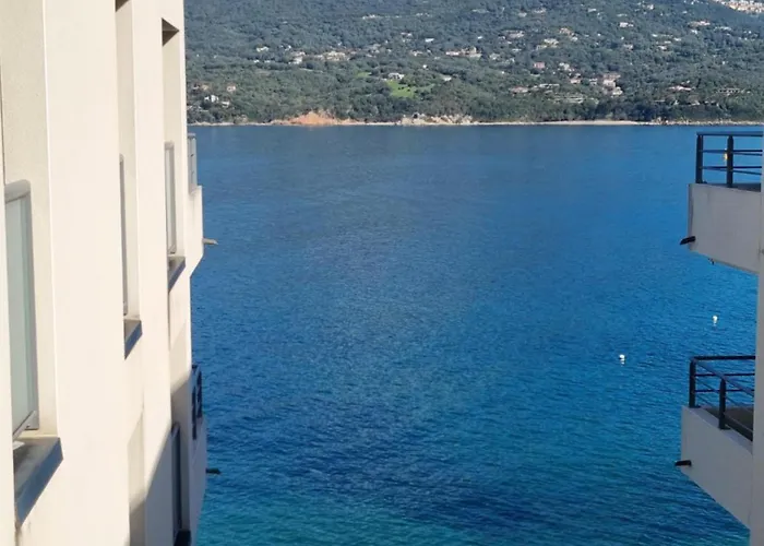 Magnifique Les Pieds Dans L'eau